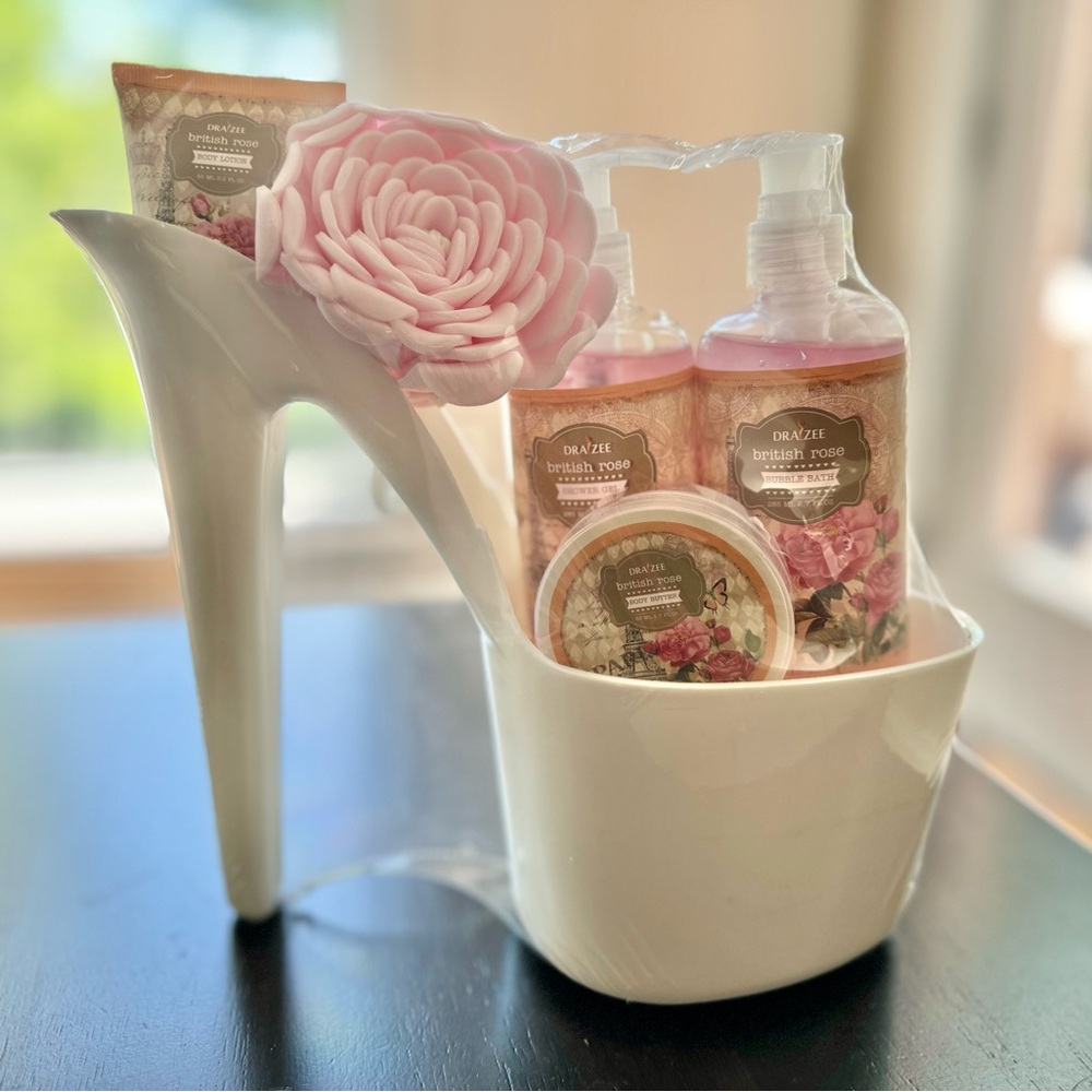 High Heel Spa Gift Basket Bath (6-Piece Set, British Rose Scent)